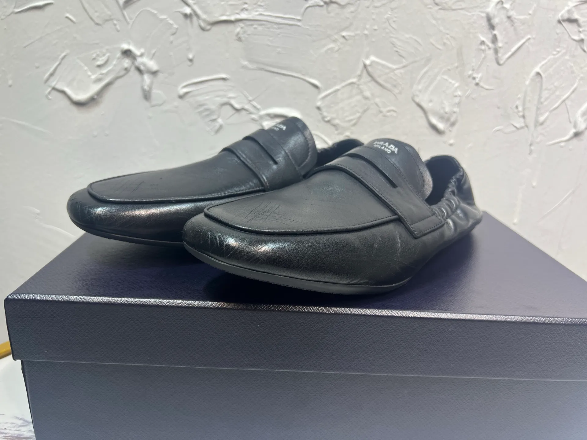 P780 prada derby2025 spring and autumn latest Prada one-legged retro men's loafers, Shuffle hollowed-out men's shoes, upper cowhide, lining and foot cowhide, rubber sole, black and brown 2-color original packaging Code number: 39-46
